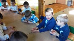 Pora na wylepianie glinianych dzbanuszków